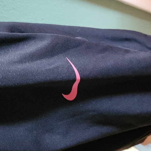 Tampa Bay Buccaneers Breast Cancer Hoodie. - Picture 4 of 5